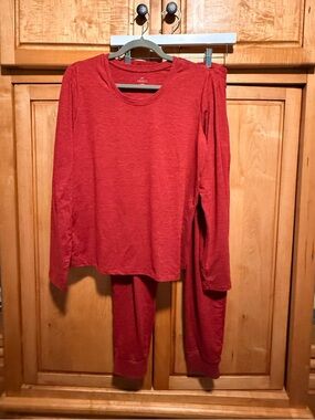 Women's Red Long-Sleeve Sleep Top & Jogger Set